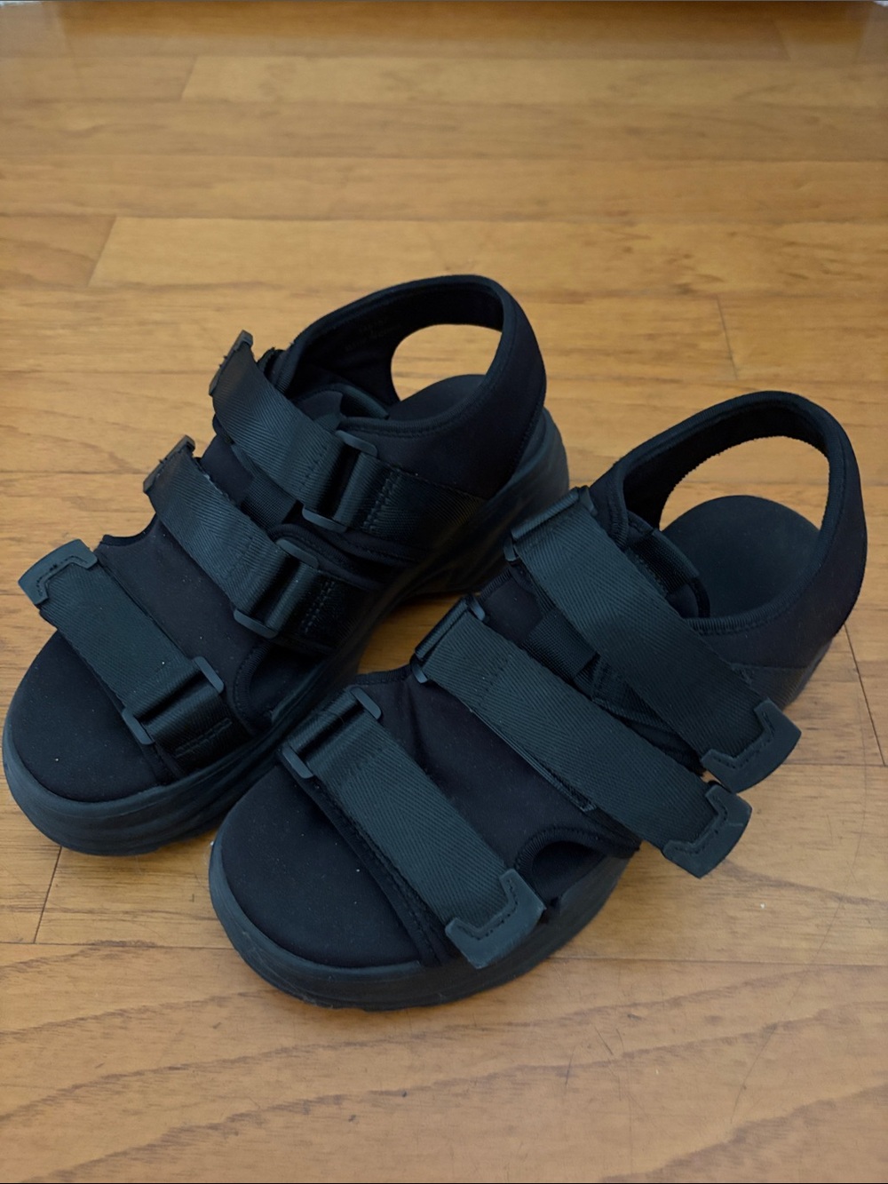 Uniqlo Gu Black Multi-Strap Sport Sandals